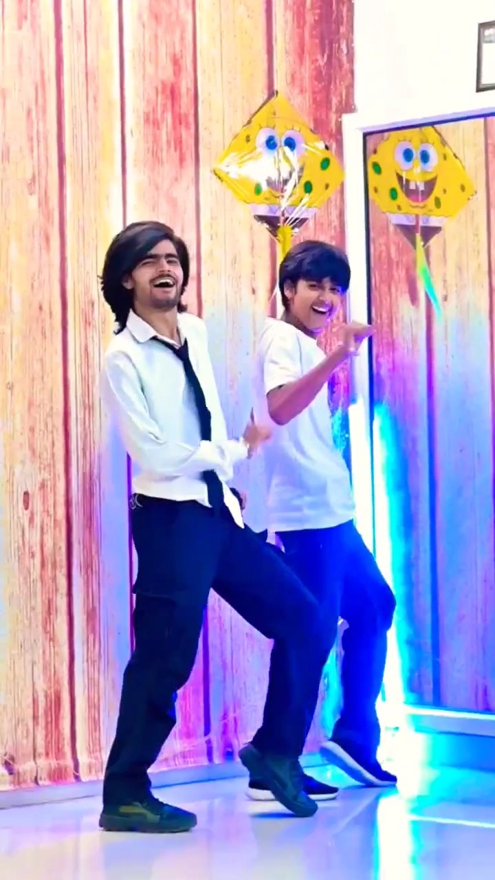Akela Hai Mr. Khiladi ??| Trending Shorts| Dance #dance #shorts #youtubeshorts #shorts #shortvideo